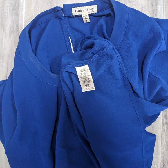 Blue Short Sleeve Blouse Oversized Size Small - Picture 2 of 5